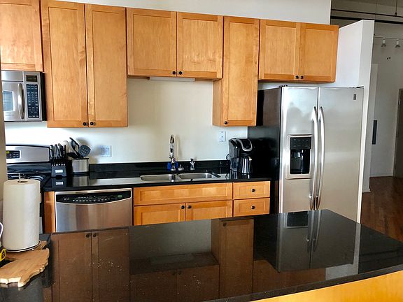 4th image of 1645 W Ogden Ave Unit 815