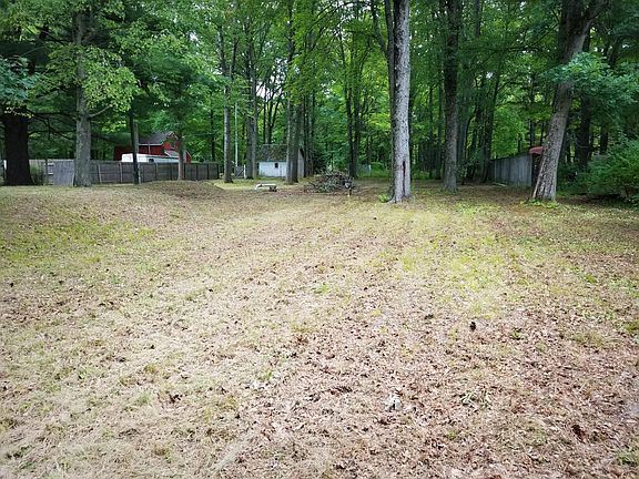 3rd image of 882 S Goode Dr