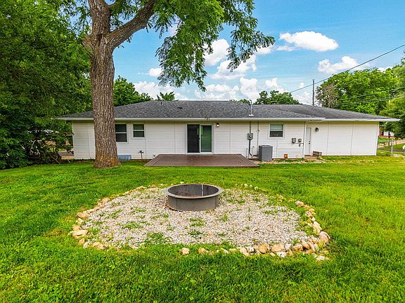 3rd image of 2319 Magnolia Ct
