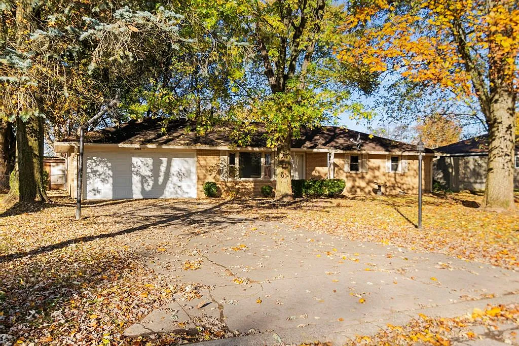 2403 Anthony Dr photo 1