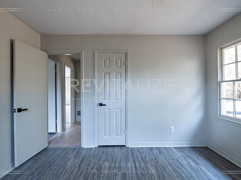 1258 Charmaine Cir N — Photo 26