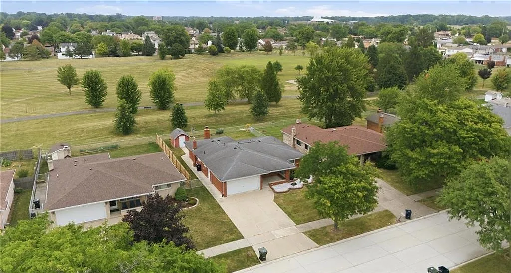 3 bed, 2612 sqft, $2,375 — Photo 2
