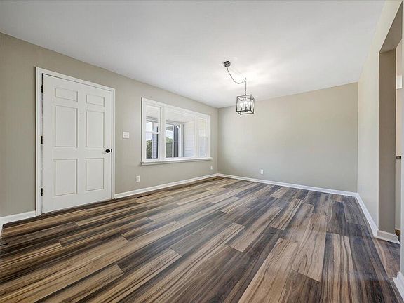 5th image of 49 Monarch St