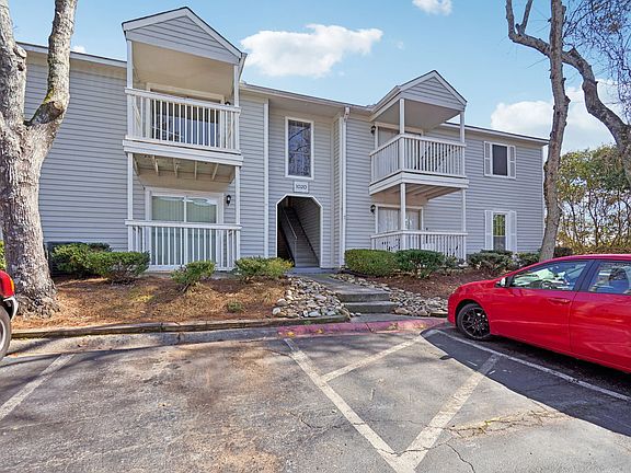 4th image of 1000 Belmont Park Dr SE #1010B
