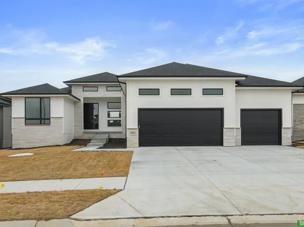 5811 N 197th St, Elkhorn, NE 68022