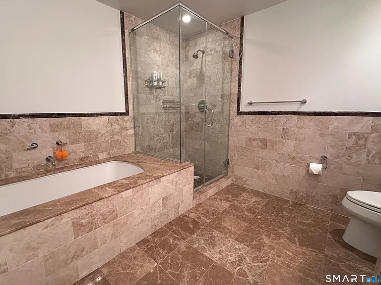 1 Broad St #12B — Photo 3