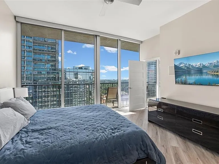 1080 Peachtree St NE #2110 — Photo 18