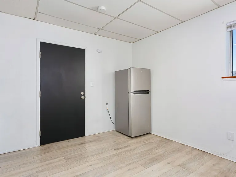 5420 S Tacoma Way — Photo 4