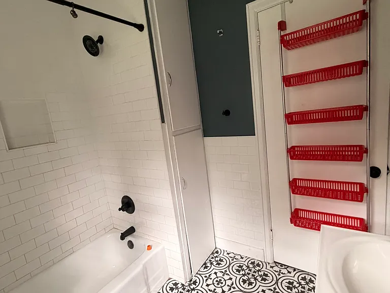102 Maple St — Photo 6