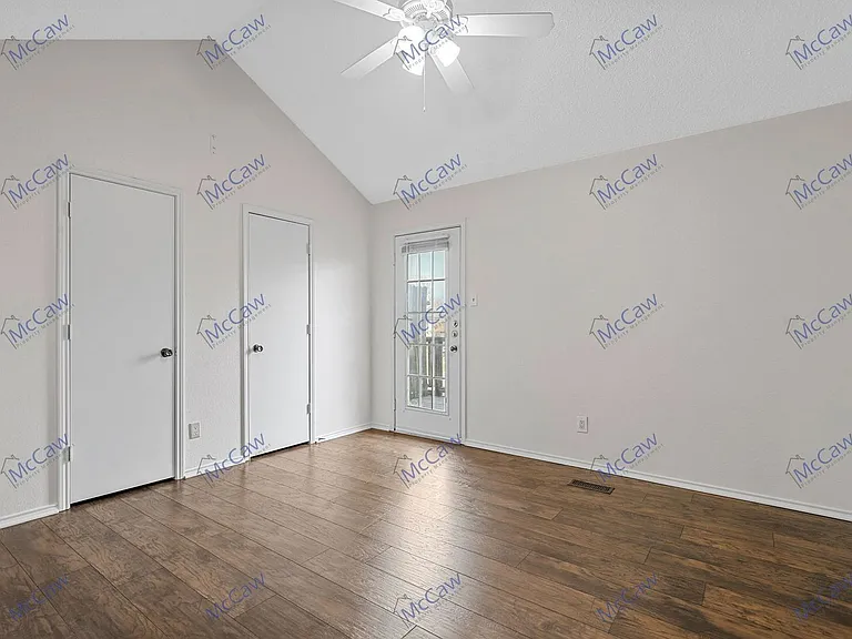 800 Bluebonnet Dr #B — Photo 10
