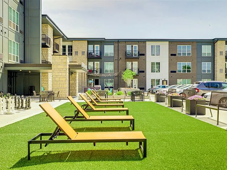 Maven Apartments — Photo 19