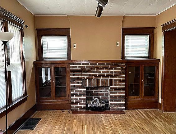 4th image of 240 Pioneer St