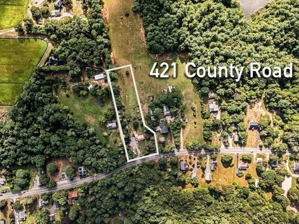 421 County Rd, Rochester, MA 02770