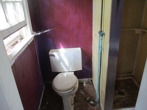 4th image of 501 W Jackson St