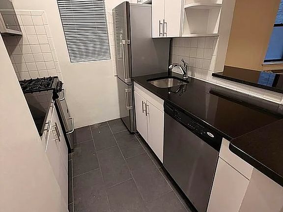 4th image of 644 Amsterdam Ave #2P