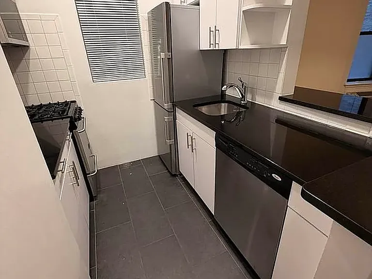 644 Amsterdam Ave #2P — Photo 4