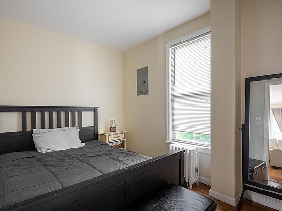 5th image of 89 Maple Ave APT 1