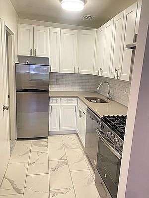 3rd image of 43 W 76th St APT 2B
