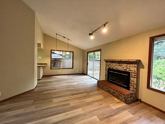 5th image of 5241 Washington Ct