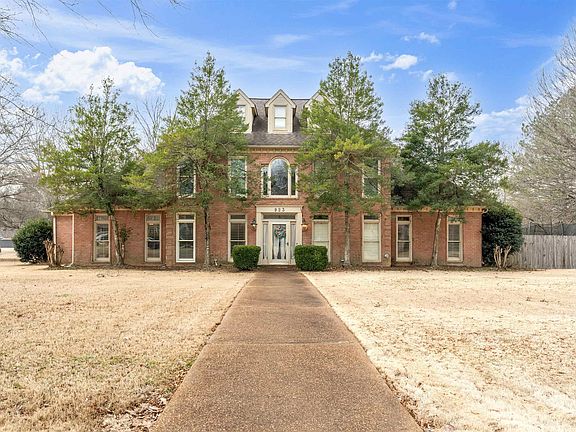 3rd image of 923 Woodland Trace Ln