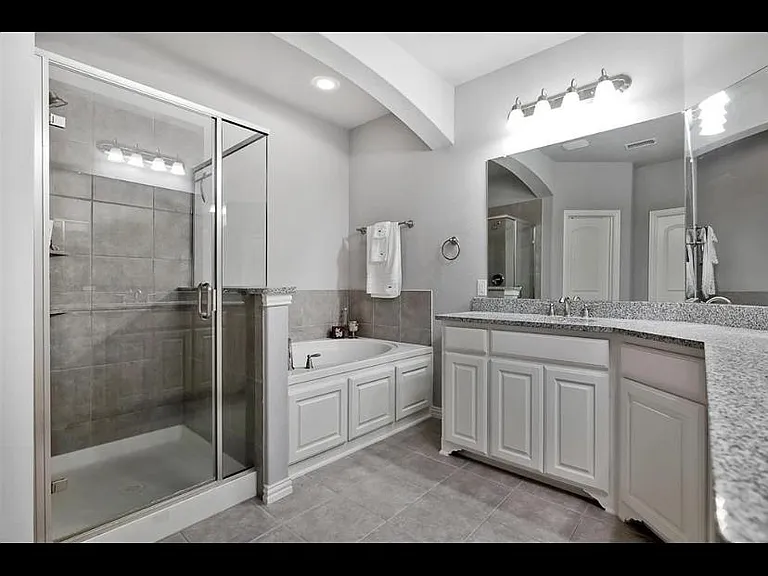 4225 Blackjack Oak Dr — Photo 16