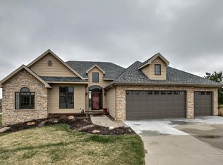 1450 S Lenox Cir, Council Bluffs, IA 51503