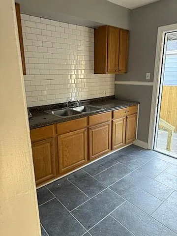 4 bed, 1300 sqft, $1,550 — Photo 2