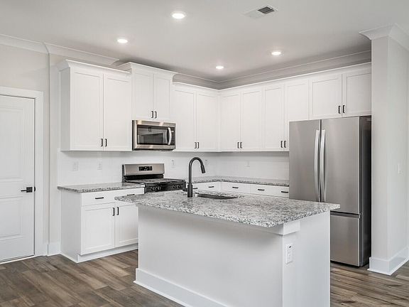 4th image of 206 Custer Dr