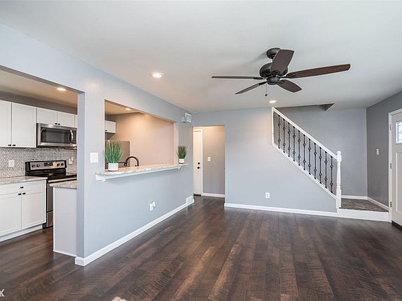 5th image of 34764 Jefferson Ave
