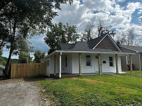 2nd image of 1204 E Myrtle Ave