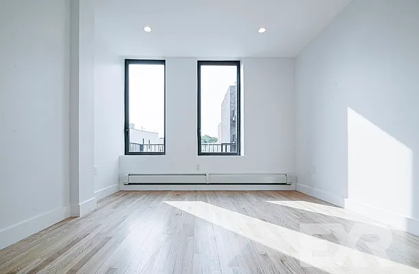 Rented by EXR | media 19