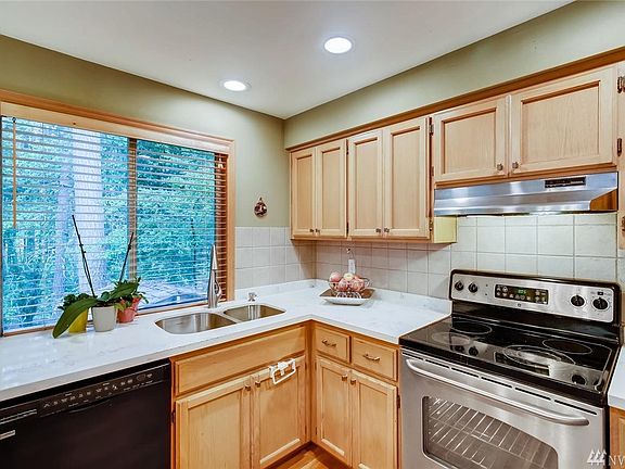 4th image of 24829 SE 38th St