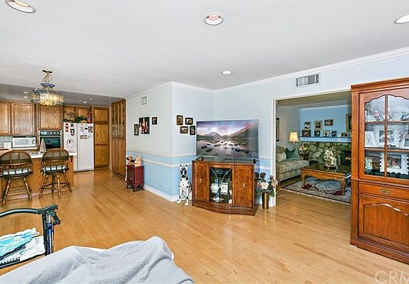 5th image of 134 N Queensbury St