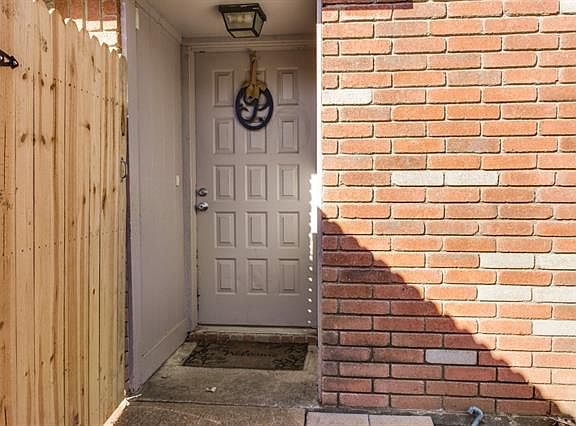 3rd image of 208 Lone Pine Ct