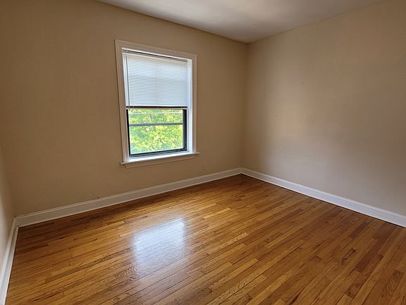 3rd image of 931 Forest Ave APT 2E