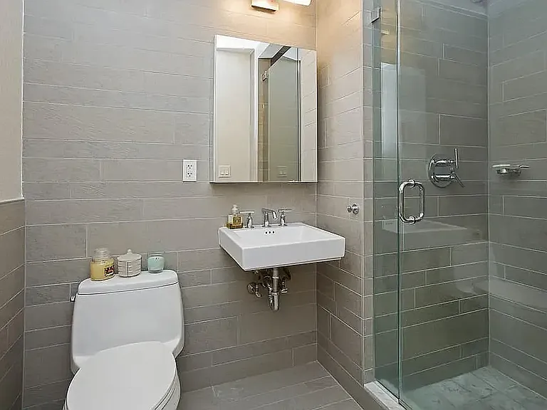 454 W 54th St #8A — Photo 6