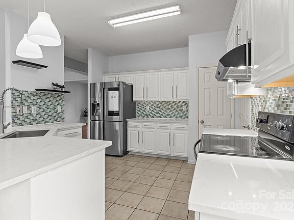 3rd image of 8932 Raven Park Dr