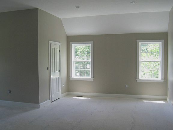 5th image of 27 Belknap St