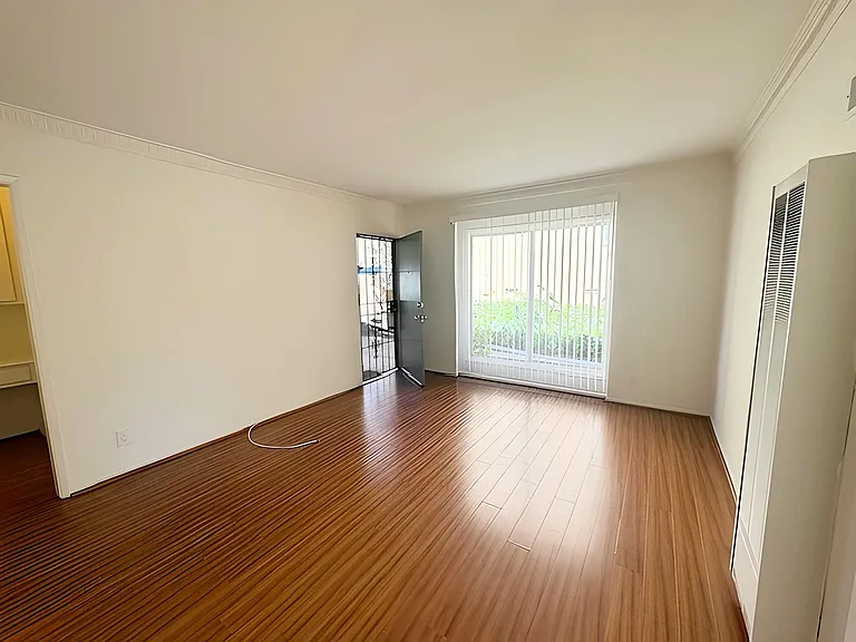 4919 Beverly Blvd #1 — Photo 1