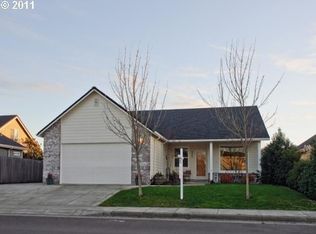 957 T St, Springfield, OR 97477
