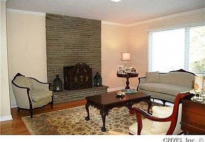 5th image of 221 Oakmont Dr