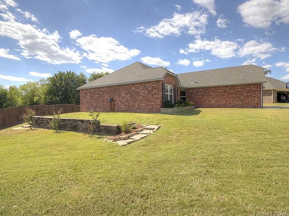 2nd image of 2609 Highwood Pl