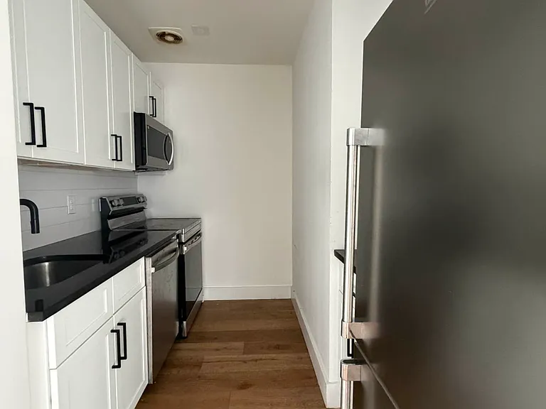 311 Franklin Ave #6A — Photo 3
