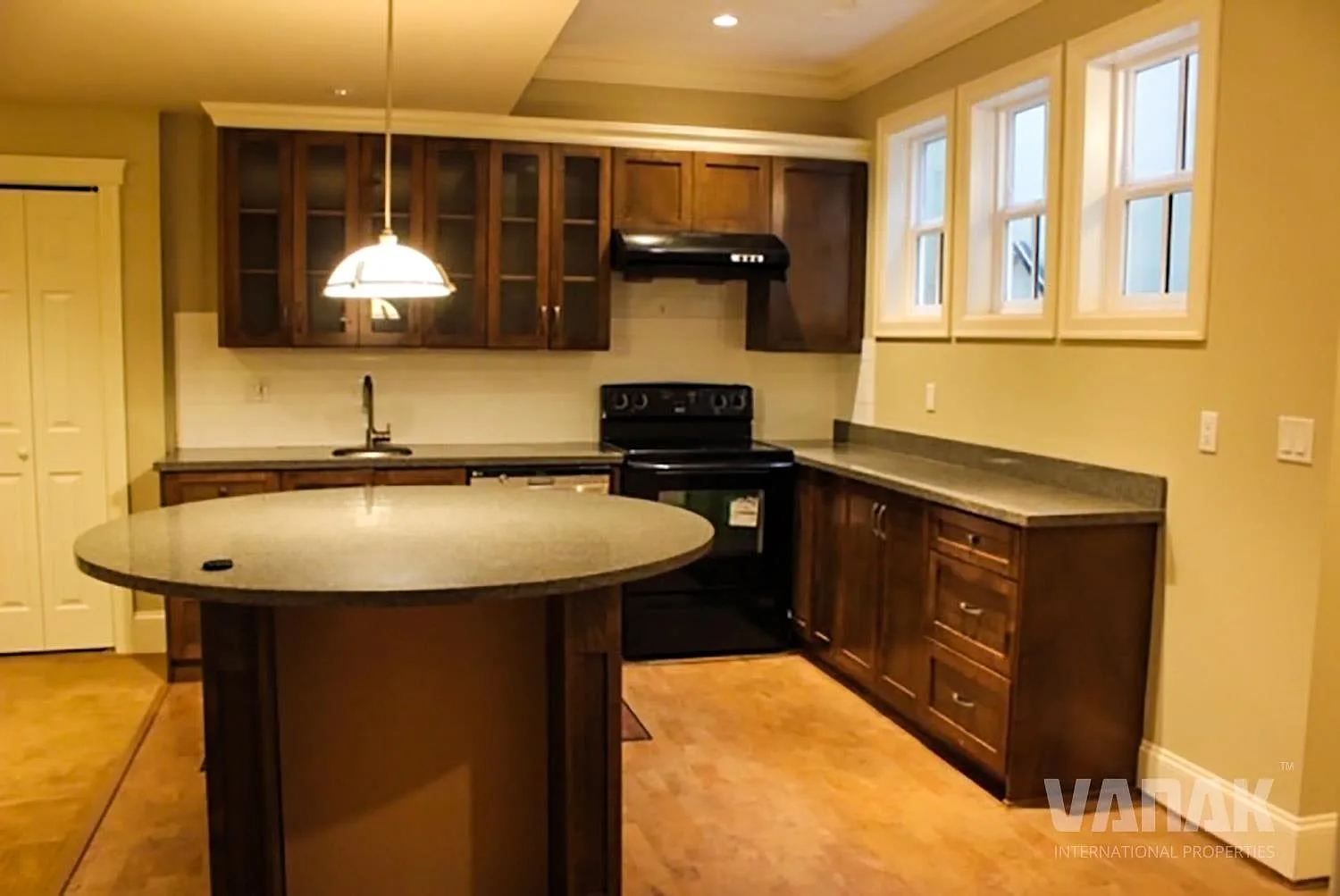 2 bed, 1885 sqft, $2,450 — Photo 4