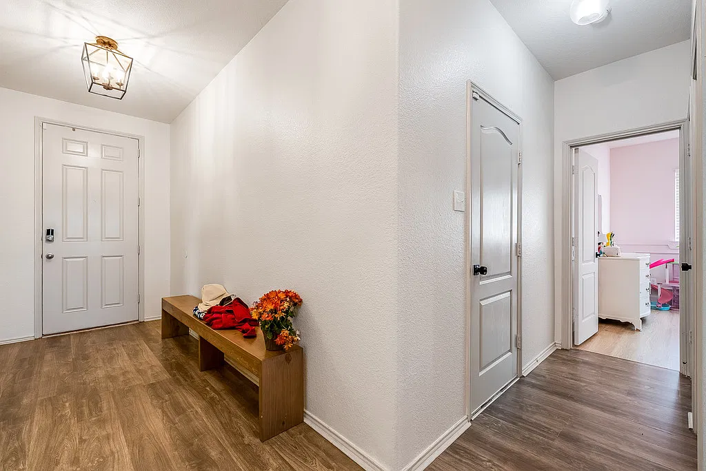 4 bed, 1798 sqft, $2,450 — Photo 2