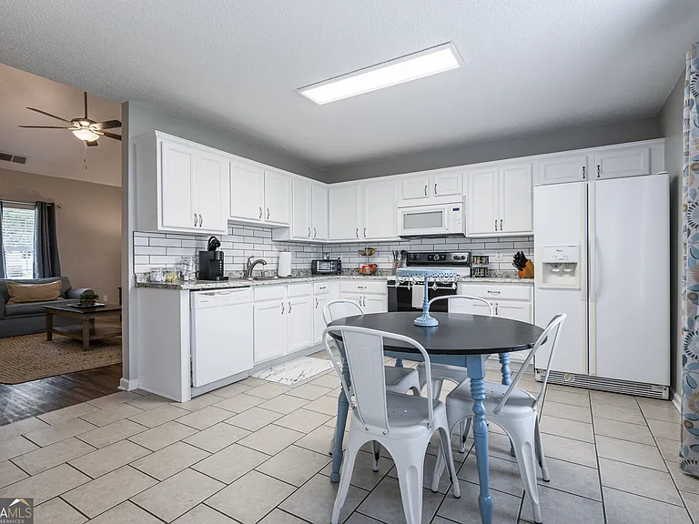 31 Middleton Ct — Photo 2