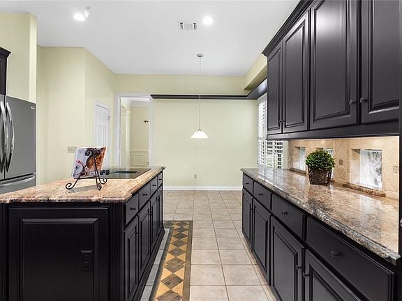 3rd image of 2506 Maywood Ln