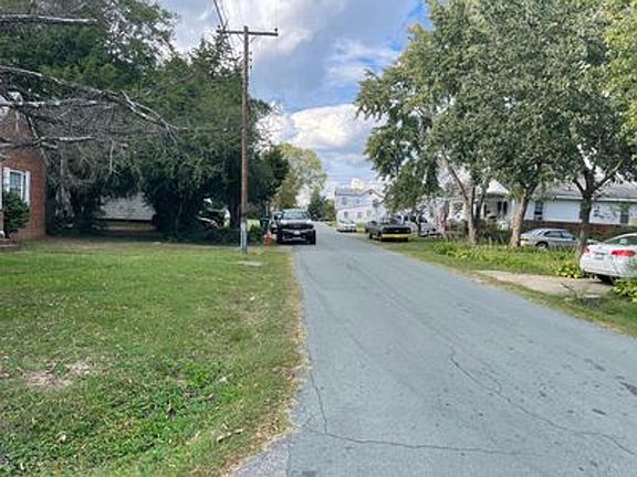 2nd image of 5112 Lochaven Ave