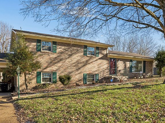 4th image of 900 Camellia Dr