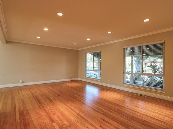 4th image of 968 Redmond Ave